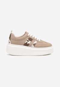 Born2be - Ciemnobeżowe Sneakersy Kultowe Tenisówki na Platformie z Koturnem i Paskami Ozdobionymi Wzorem w Łaty Elisara. Nosek buta: okrągły. Zapięcie: pasek. Kolor: beżowy. Materiał: materiał. Wzór: aplikacja. Obcas: na koturnie. Wysokość obcasa: niski #5
