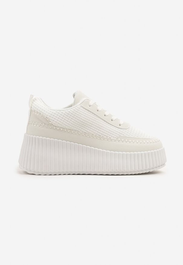 Renee - Białe Sneakersy na Tłoczonej Platformie z Ozdobnymi Przeszyciami Faloviela. Kolor: biały. Materiał: jeans. Obcas: na platformie