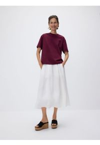 Reserved - Bawełniany t-shirt oversize - mahoniowy. Kolor: brązowy. Materiał: bawełna