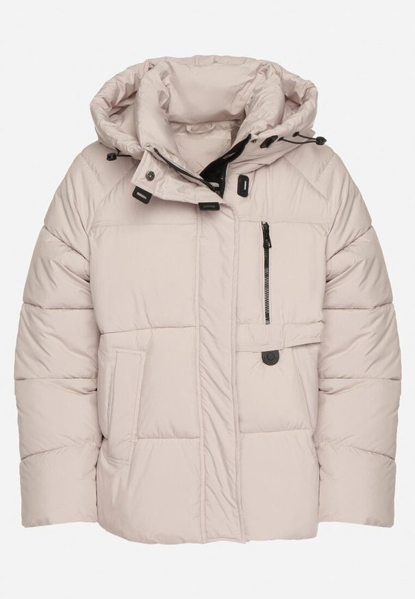 Born2be - Beżowa Oversizowa Kurtka z Pikowanymi Przeszyciami i Kapturem Galimea. Okazja: na co dzień. Kolor: beżowy. Materiał: poliester, jeans. Wzór: aplikacja. Styl: casual, klasyczny