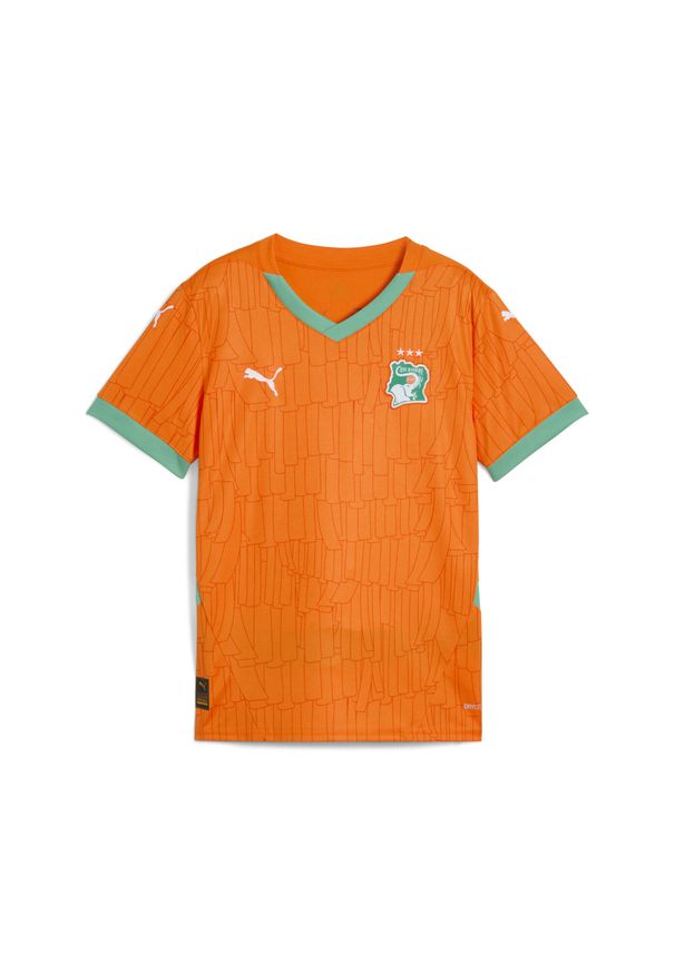 Puma - Młodzieżowa koszulka domowa Wybrzeże Kości Słoniowej 2025 PUMA. Typ kołnierza: dekolt w kształcie V. Kolor: pomarańczowy, zielony, żółty, wielokolorowy. Wzór: aplikacja. Sport: piłka nożna