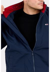 Tommy Jeans - TOMMY JEANS Granatowa męska kurtka przejściowa z drobnym logo, Rozmiar M. Kolor: niebieski. Materiał: poliamid. Wzór: bez wzorów #7