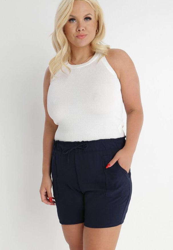 Born2be - Granatowe Szorty Delilea. Kolekcja: plus size. Kolor: niebieski. Wzór: gładki, aplikacja, kwiaty, jednolity