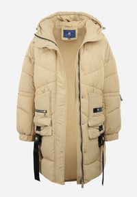 Born2be - Beżowa Kurtka Pikowana Kilha. Okazja: na co dzień. Kolor: beżowy. Materiał: wełna, guma. Długość: długie. Wzór: aplikacja. Sezon: zima. Styl: casual #6