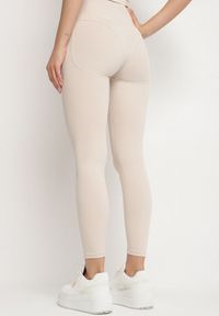 Born2be - Beżowe Legginsy z Modelującymi Przeszyciami Selettia. Okazja: na co dzień, na spacer. Kolor: beżowy. Styl: klasyczny, casual #4