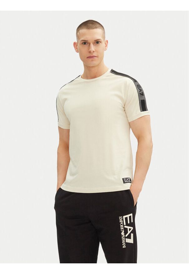 EA7 Emporio Armani T-Shirt 7M000138 AF10375 U1079 Écru Regular Fit. Materiał: bawełna