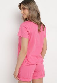 Born2be - Ciemnoróżowy Bawełniany Komplet na Lato T-shirt i Szorty z Nadrukiem Emorals. Kolor: różowy. Materiał: bawełna. Wzór: nadruk