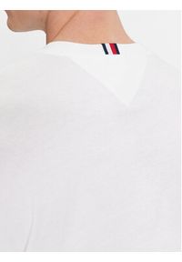 TOMMY HILFIGER - Tommy Hilfiger T-Shirt Box Flag Logo Tee MW0MW33690 Biały Regular Fit. Kolor: biały. Materiał: bawełna #2