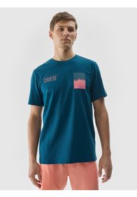 4f - T-shirt z nadrukiem męski - morski. Okazja: na co dzień. Kolor: turkusowy. Materiał: bawełna, dzianina, jersey. Wzór: nadruk. Styl: casual, klasyczny, sportowy #2