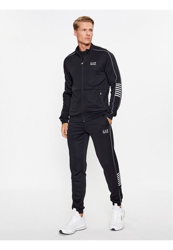 Dres EA7 Emporio Armani. Kolor: czarny. Materiał: syntetyk, dresówka
