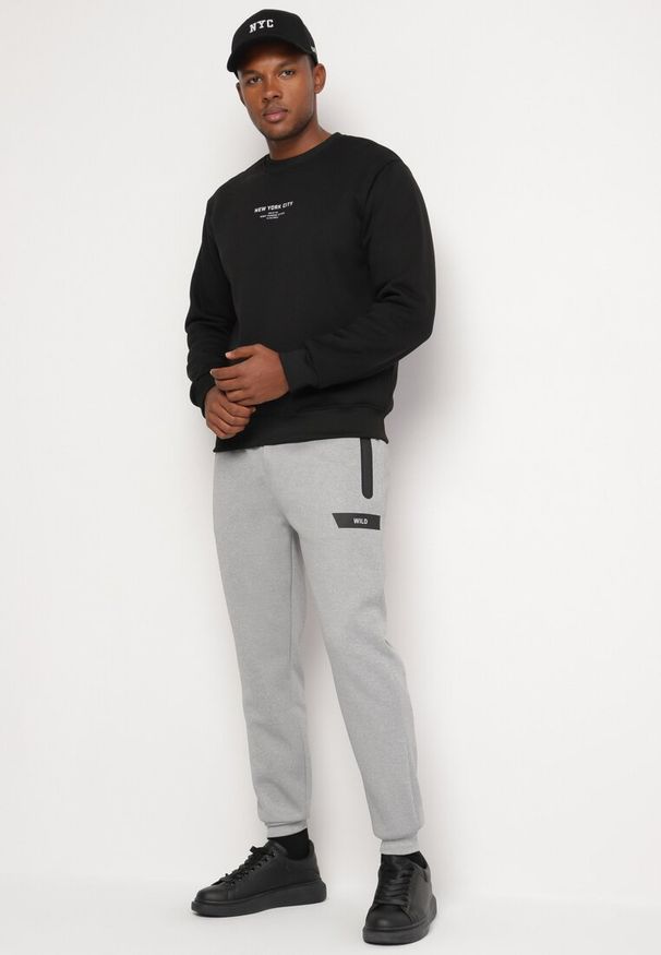 Born2be - Jasnoszare Dresowe Spodnie z Ozdobnymi Wstawkami i Ściągaczami Riannia. Okazja: na co dzień. Kolor: szary. Materiał: dresówka. Styl: sportowy, casual