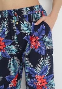 Born2be - Granatowe Spodnie w Kwiaty z Gumką w Talii i Regularnym Stanem Learine. Kolekcja: plus size. Kolor: niebieski. Materiał: wiskoza. Wzór: kwiaty #5