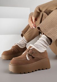 Renee - Brązowe Śniegowce na Platformie z Paskiem ze Sprzączką i Futrem Unweda. Nosek buta: okrągły. Zapięcie: pasek. Kolor: brązowy. Materiał: futro. Sezon: zima. Obcas: na platformie. Wysokość obcasa: średni #2