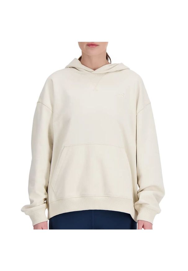 Bluza New Balance WT41537LIN - beżowa. Okazja: na co dzień. Kolor: beżowy. Materiał: bawełna, materiał, dresówka, prążkowany. Styl: klasyczny, casual