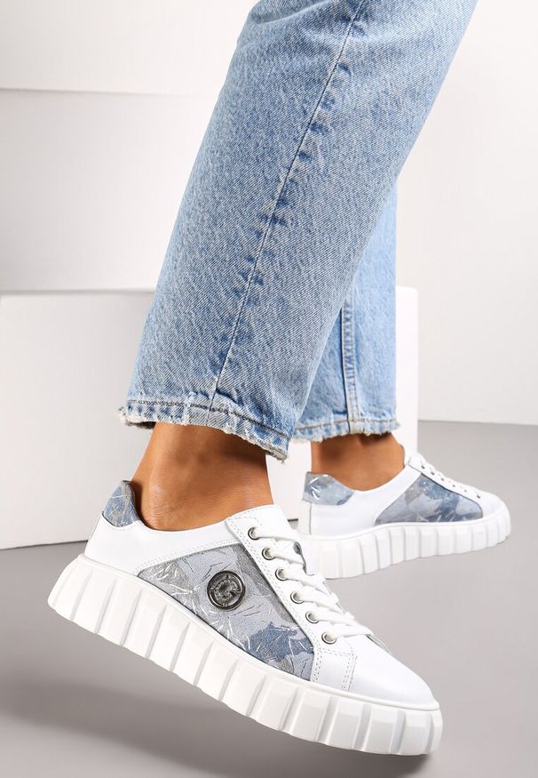 Renee - Biało-Niebieskie Sznurowane Sneakersy ze Skóry Breana. Nosek buta: okrągły. Kolor: biały. Materiał: skóra