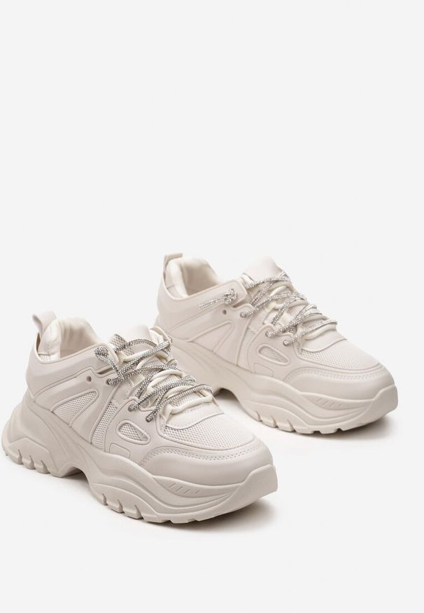 Renee - Beżowe Sneakersy na Nieregularnej Grubej Podeszwie z Cyrkoniami Adirka. Okazja: na co dzień. Kolor: beżowy. Materiał: jeans, bawełna