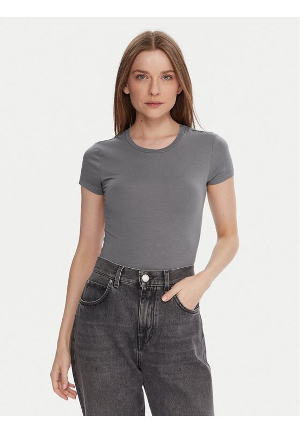 Gina Tricot T-Shirt 21287 Szary Slim Fit. Kolor: szary. Materiał: wiskoza