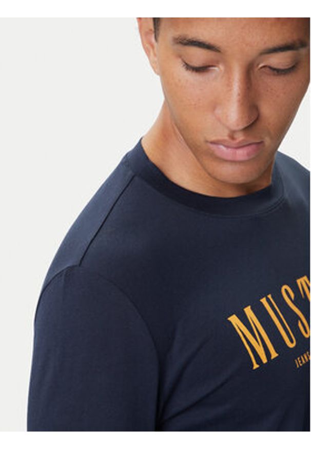 Mustang Longsleeve Asheville 1016873 Granatowy Regular Fit. Kolor: niebieski. Materiał: bawełna. Długość rękawa: długi rękaw