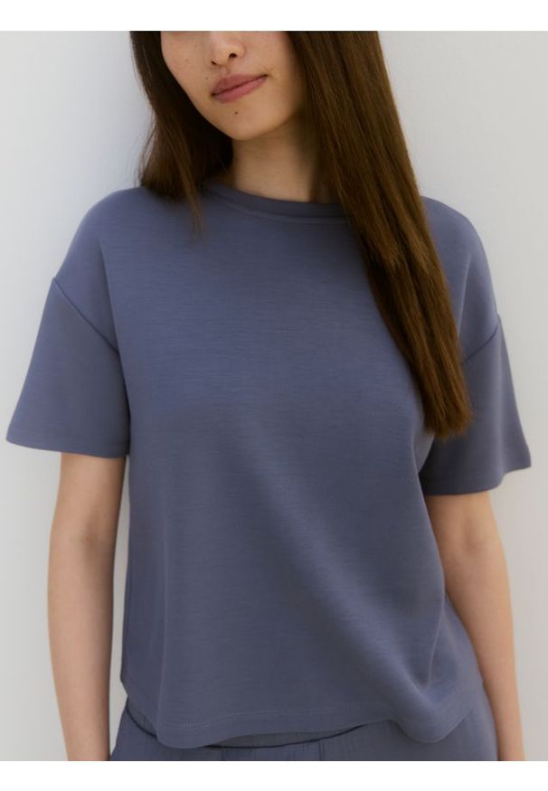 Reserved - T-shirt regular z modalem - jasnoniebieski. Kolor: niebieski. Materiał: dzianina