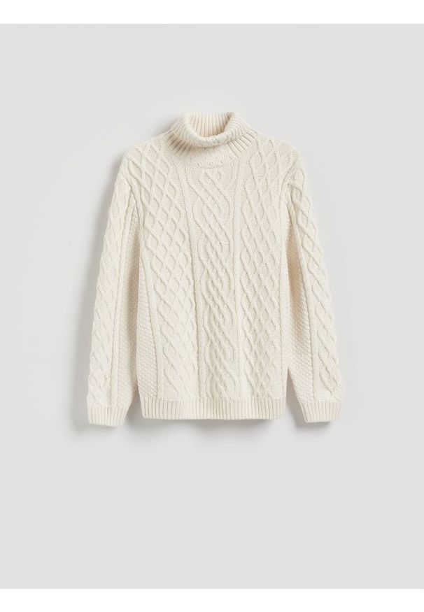 Reserved - Strukturalny sweter z golfem - złamana biel. Typ kołnierza: golf. Materiał: dzianina, bawełna