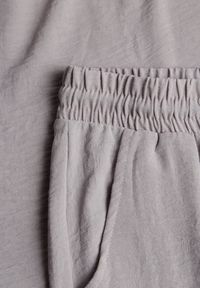 Born2be - Jasnoszary Komplet z Wiskozą Koszulka z Krótkim Rękawem i Luźne Spodnie na Gumce z Kieszniami Efraline. Kolor: szary. Materiał: wiskoza #3