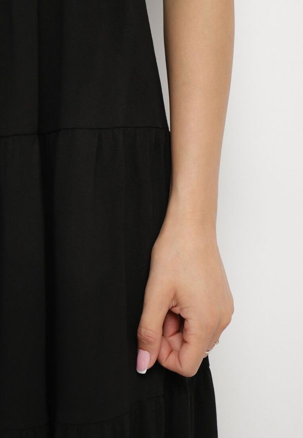 Born2be - Czarna Sukienka z Bawełnianej Tkaniny z Wiązanymi Ramiączkami Esthenis. Okazja: na co dzień. Typ kołnierza: dekolt w kształcie V. Kolor: czarny. Materiał: tkanina, bawełna. Długość rękawa: na ramiączkach. Typ sukienki: proste. Styl: casual, klasyczny