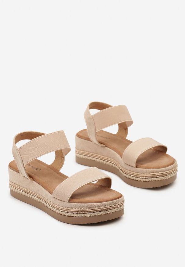 Born2be - Beżowe Sandały na Koturnie z Platformą z Lamówką z Cyrkonii Acrasalia. Kolor: beżowy. Materiał: jeans. Wzór: aplikacja, ażurowy. Sezon: lato, wiosna. Obcas: na koturnie. Styl: klasyczny