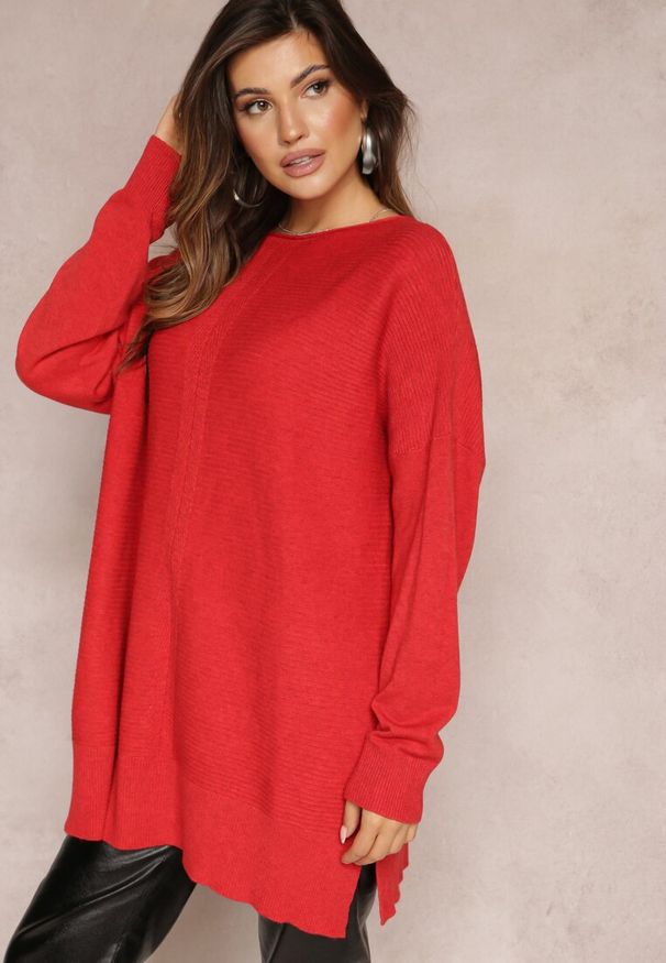 Renee - Czerwony Oversizowy Sweter o Przedłużonym Fasonie z Rękawami Typu Nietoperz Porunxa. Kolor: czerwony. Długość: długie. Sezon: jesień, zima