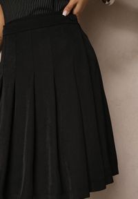 Renee - Czarna Plisowana Spódnica Rozkloszowana o Kopertowym Fasonie Divonna. Okazja: na co dzień, na spacer. Kolor: czarny. Materiał: jedwab. Styl: klasyczny, casual, elegancki #5