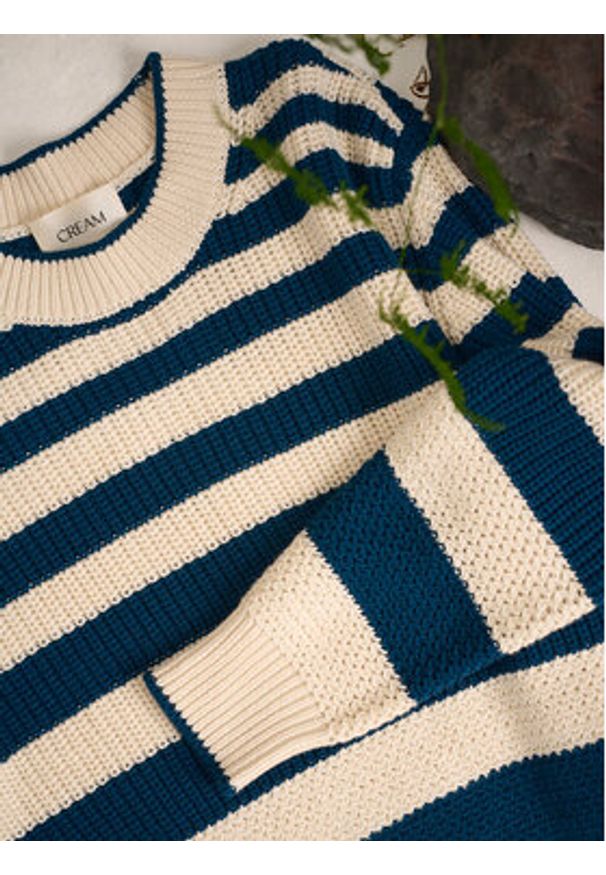 Cream Sweter Crmuka Knitted 10611880 Niebieski Straight Fit. Kolor: niebieski. Materiał: bawełna