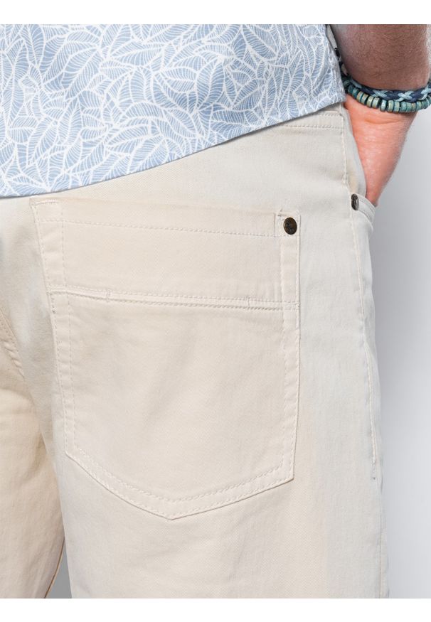 Ombre Clothing - Krótkie spodenki męskie casual W303 - jasnobeżowe - XXL. Okazja: na co dzień. Kolor: beżowy. Materiał: elastan, tkanina, bawełna. Długość: krótkie. Sezon: lato. Styl: casual