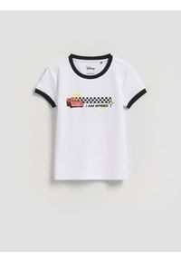 Reserved - T-shirt z nadrukiem Auta - biały. Kolor: biały. Materiał: bawełna. Wzór: nadruk #1