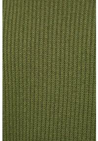 Levi's® - Levi's Sweter wełniany męski kolor zielony. Okazja: na spotkanie biznesowe, na co dzień. Kolor: zielony. Materiał: wełna. Długość rękawa: długi rękaw. Długość: długie. Wzór: ze splotem. Styl: biznesowy, casual