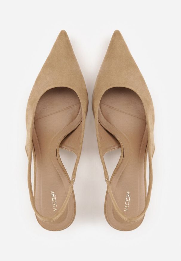 Renee - Ciemnobeżowe Czółenka Slingback VICES na Kaczuszce Anatera. Okazja: na co dzień. Zapięcie: bez zapięcia. Kolor: beżowy. Materiał: jeans, zamsz. Obcas: na szpilce. Styl: casual, elegancki. Wysokość obcasa: średni