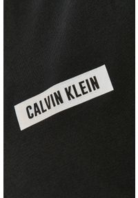 Calvin Klein Performance - Bluza bawełniana. Okazja: na co dzień. Typ kołnierza: kaptur. Kolor: czarny. Materiał: bawełna. Wzór: nadruk. Styl: casual #4