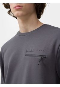 4f - Bluza dresowa z dodatkiem materiałów z recyklingu męska. Okazja: na co dzień. Kolor: szary. Materiał: dresówka, materiał. Styl: casual, klasyczny