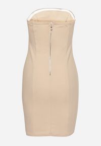 Born2be - Beżowa Dopasowana Sukienka z Wiskozą Divane. Okazja: do pracy, na spotkanie biznesowe. Kolor: beżowy. Materiał: wiskoza. Długość rękawa: bez ramiączek. Styl: biznesowy, klasyczny, elegancki #5