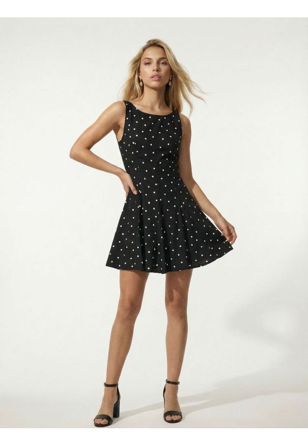 Sinsay - Bawełniana sukienka mini w groszki - czarny. Kolor: czarny. Materiał: bawełna. Wzór: grochy. Długość: mini