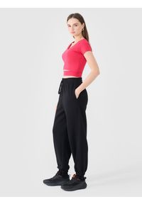 4f - 4F Spodnie dresowe joggery damskie - czarne XS. Kolor: czarny. Materiał: dresówka. Wzór: gładki, ze splotem