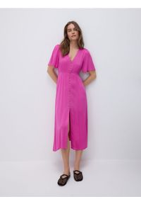 Reserved - Sukienka midi - fuksja. Kolor: różowy. Materiał: tkanina, wiskoza. Wzór: gładki. Typ sukienki: proste. Długość: midi #1