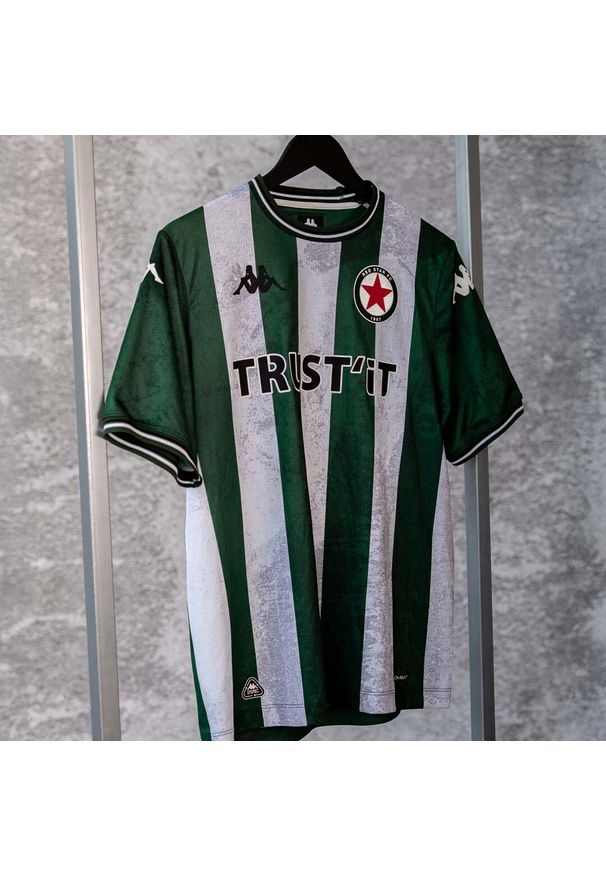 Kappa - Domowy strój Red Star FC 2025/26. Kolor: zielony. Sport: piłka nożna