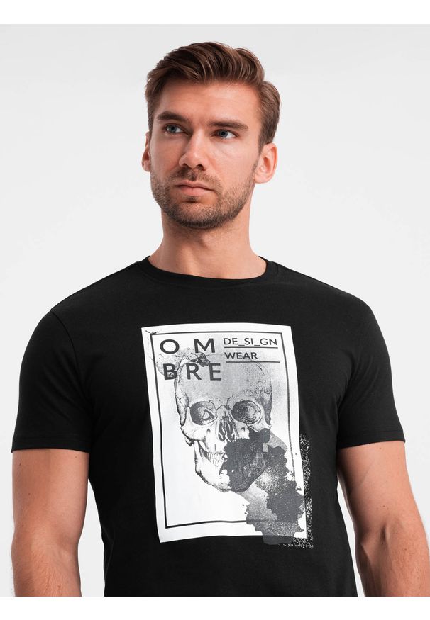 Ombre Clothing - Bawełniana męska koszulka z czaszką – czarna V1 - Rozmiar: XL. Okazja: na co dzień. Kolor: czarny. Materiał: bawełna. Wzór: gładki, nadruk, ze splotem. Styl: casual, klasyczny