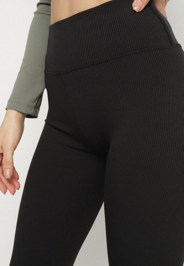 Born2be - Czarne Prążkowane Legginsy z Szeroką Gumką w Talii Lanessiel. Okazja: na co dzień. Stan: podwyższony. Kolor: czarny. Materiał: prążkowany. Styl: casual, elegancki