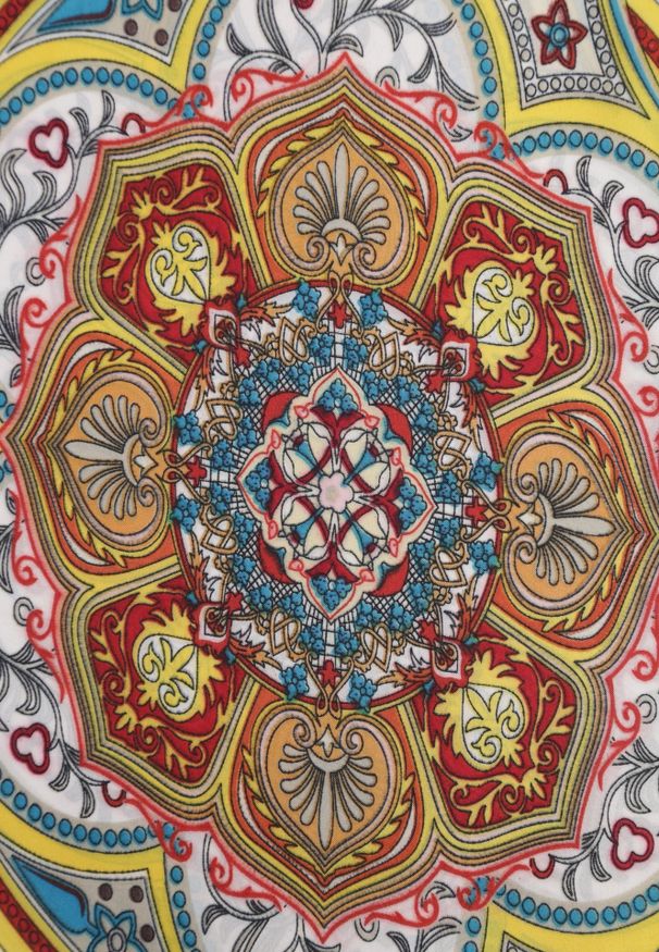 Renee - Beżowe Satynowe Ponczo z Jedwabiem i Wiskozą w Stylu Boho Prixeis. Okazja: na co dzień. Kolor: beżowy. Materiał: jedwab, wiskoza, satyna. Wzór: nadruk. Styl: boho