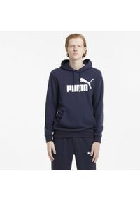 Puma - Męska bluza z kapturem i dużym logo z kolekcji Essentials PUMA Peacoat Blue. Typ kołnierza: kaptur. Kolor: fioletowy, niebieski, wielokolorowy. Materiał: prążkowany. Styl: klasyczny