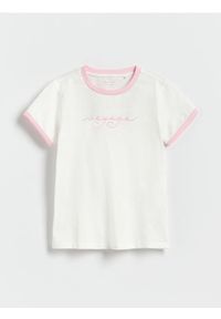 Reserved - Bawełniany t-shirt z haftem - złamana biel. Materiał: bawełna. Wzór: haft