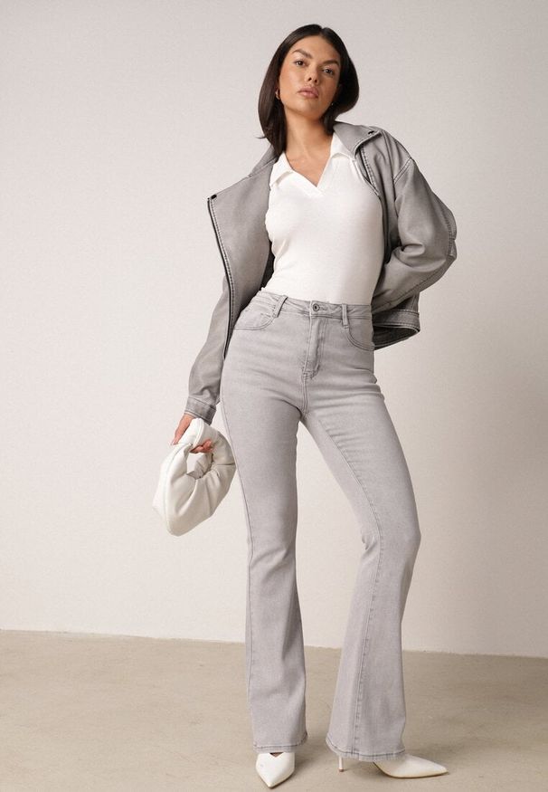 Born2be - Szare Bawełniane Jeansy Dzwony z Wysokim Stanem Bwynvienne. Okazja: na co dzień, do pracy, na spotkanie biznesowe. Stan: podwyższony. Kolor: szary. Wzór: gładki. Styl: biznesowy, klasyczny, casual, elegancki