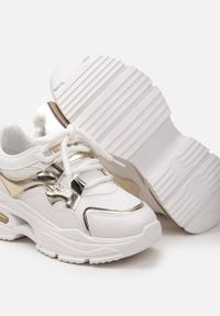 Born2be - Biało-Złote Sneakersy na Grubej Podeszwie z Ozdobnymi Sznurówkami Robella. Nosek buta: okrągły. Zapięcie: sznurówki. Kolor: biały. Materiał: materiał. Obcas: na obcasie. Wysokość obcasa: niski #3