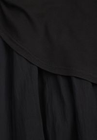 Born2be - Czarna Bawełniana Sukienka Koktajlowa na Ramiączkach z Asymetryczną Górą Thelis. Okazja: na wesele, na ślub cywilny. Kolor: czarny. Materiał: bawełna. Długość rękawa: na ramiączkach. Typ sukienki: asymetryczne. Styl: wizytowy #2