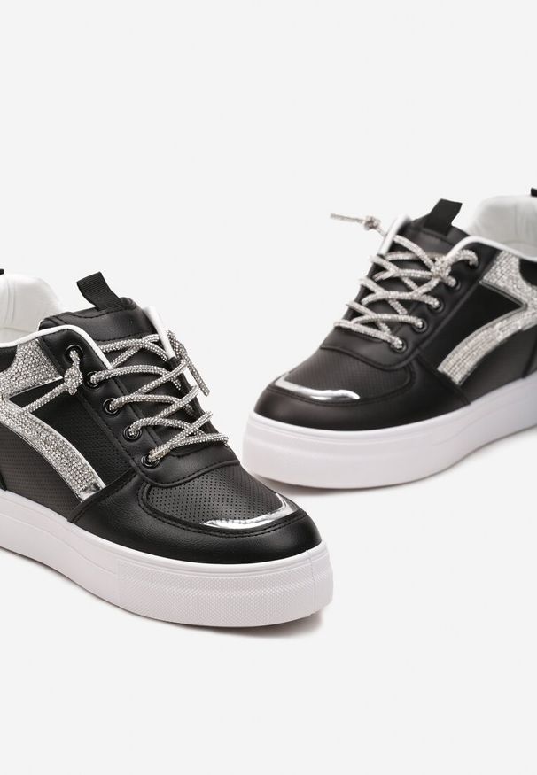 Born2be - Czarne Sneakersy na Ukrytym Koturnie Ozdobione Cyrkoniami Maatisa. Kolor: czarny. Wzór: aplikacja. Obcas: na koturnie
